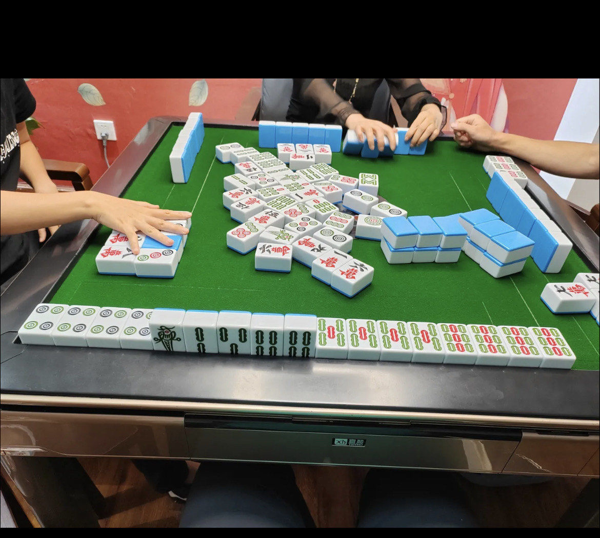 我来教教大家“情怀麻将怎么让系统给你发好牌	”小程序必赢神器（开挂教程）-第1张图片
