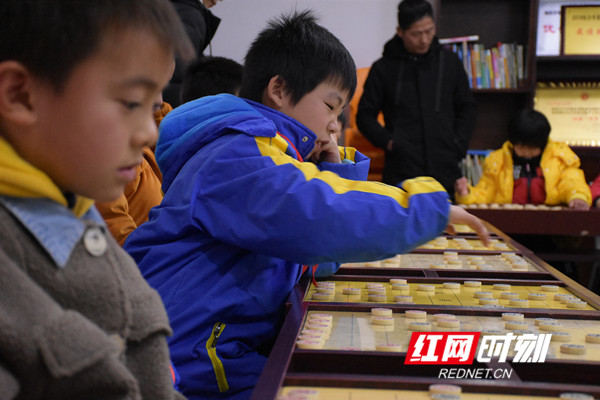 我来告诉你“湖南棋牌万能开挂器”必赢神器通用版-第1张图片